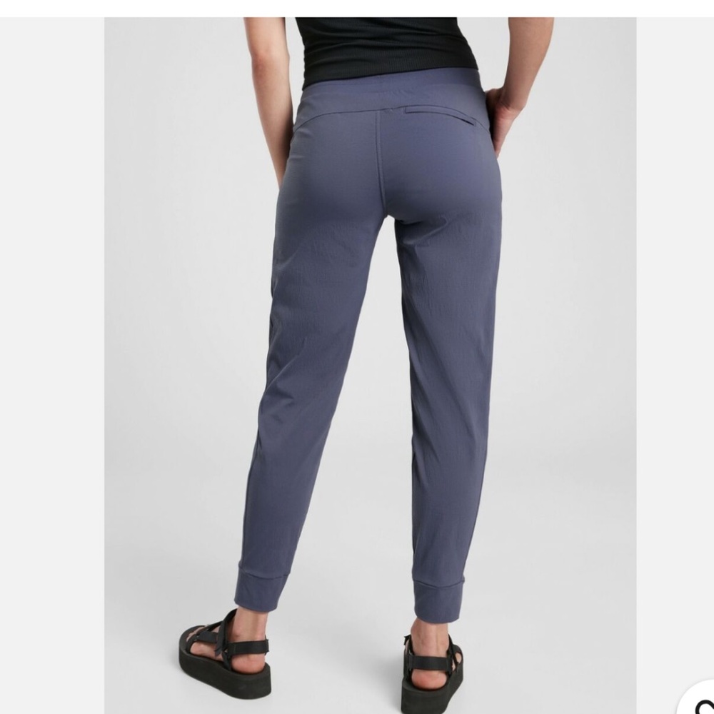 New Athleta Trekkie North High Rise Jogger size 16 blue